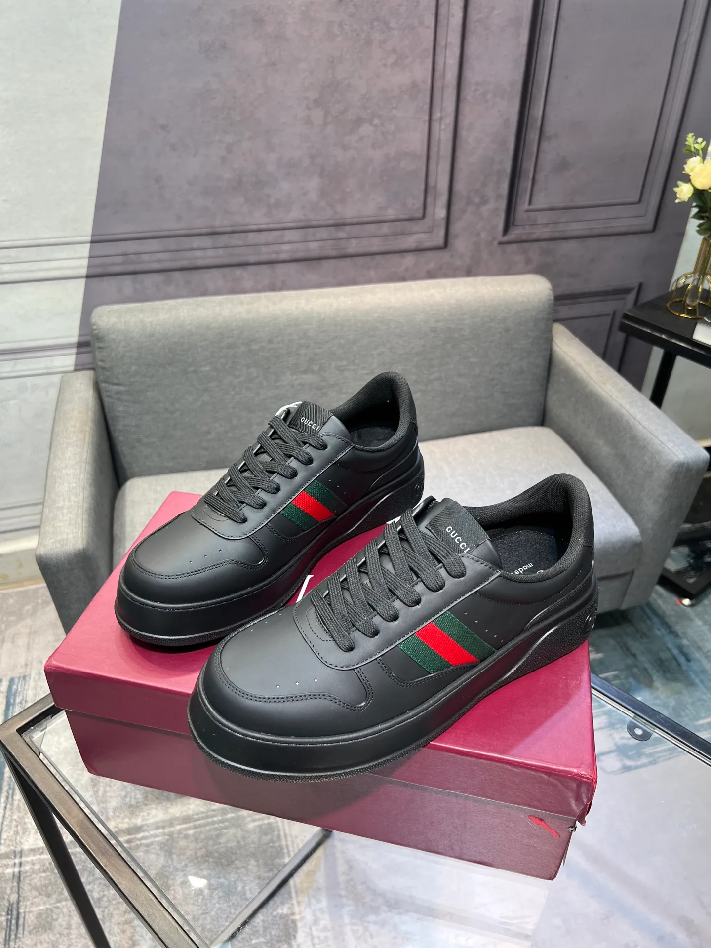 Men's men's shoes💰640 Gucci counter's latest couple's biscuit shoes‼ ️ 👑Purchasing agent level Gucci’s latest IP lightweight thick-soled white shoes can be put on your feet in seconds**4CM! ! Simple, easy to match and full of retro charm ~ the latest anti-counterfeiting cloth label on the tongue. And with electronic chip anti-counterfeiting.   The upper is made of imported environmentally friendly water-dyed calfskin, with a +1:1 fly-woven mesh surface to absorb sweat and an inner lining! Fly-knitted leather molded latex insole. Original IP lightweight outsole, one-piece injection molding, super comfortable and elastic, size male 39-44 (male 38.45 46 customized)
